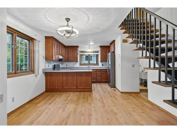 2023 Parkside Dr, St Paul, MN 55119-4673