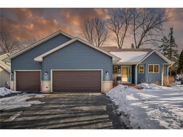 800 Griffin Ave, Mahtomedi, MN 55115-1711