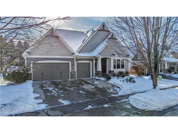 16899 E Lake Dr, Lakeville, MN 55044-6052