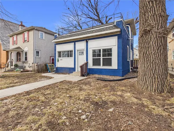 2651 N Thomas Ave, Minneapolis, MN 55411-1748