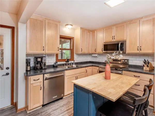 2851 Dellwood St N, Roseville, MN 55113