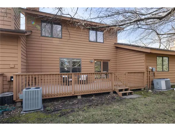 5413 Upper 147th St W, Apple Valley, MN 55124-6652