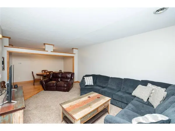 9624 Peony Ln N, Maple Grove, MN 55311-1264