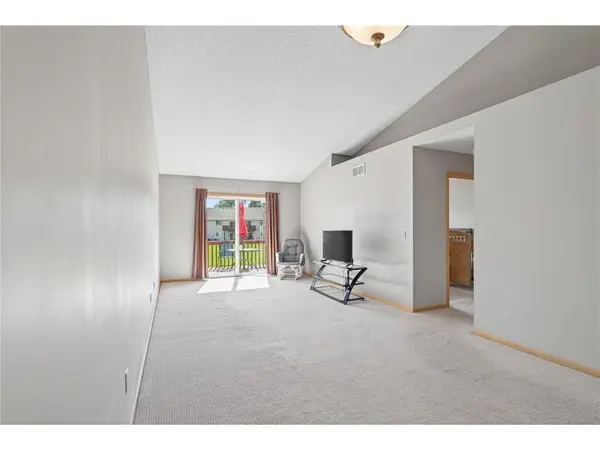 3724 131st Ln NW, Coon Rapids, MN 55448-1190