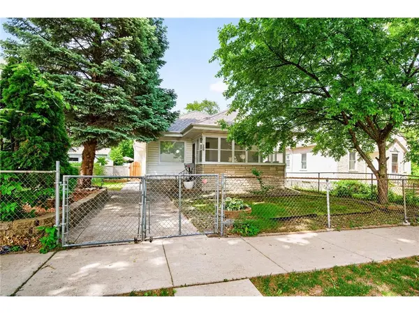 799 Fuller Ave, St Paul, MN 55104-4834