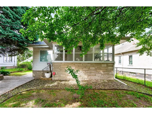 799 Fuller Ave, St Paul, MN 55104-4834