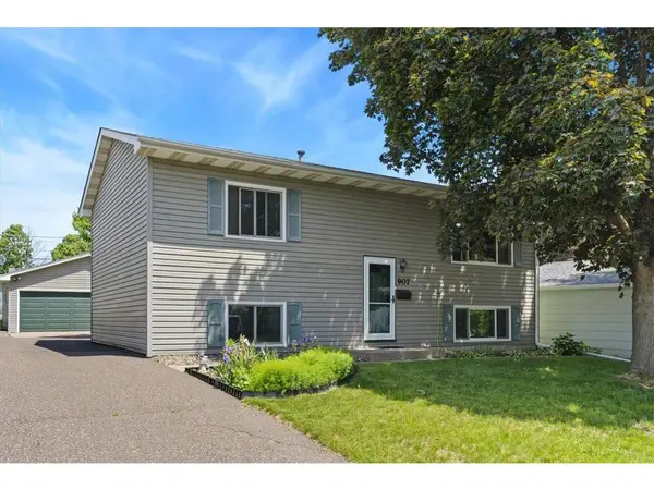 907 W California Ave, St Paul, MN 55117-3373