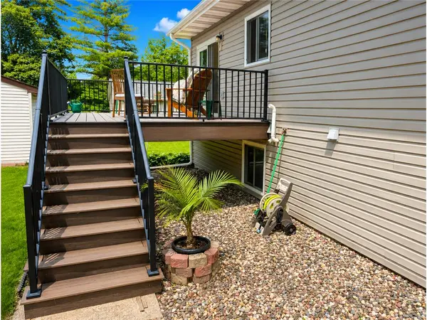 907 W California Ave, St Paul, MN 55117-3373