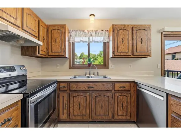 907 W California Ave, St Paul, MN 55117-3373