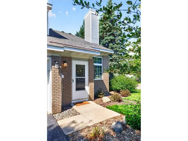 510 Lovell Ave W #4, Roseville, MN 55113-4617