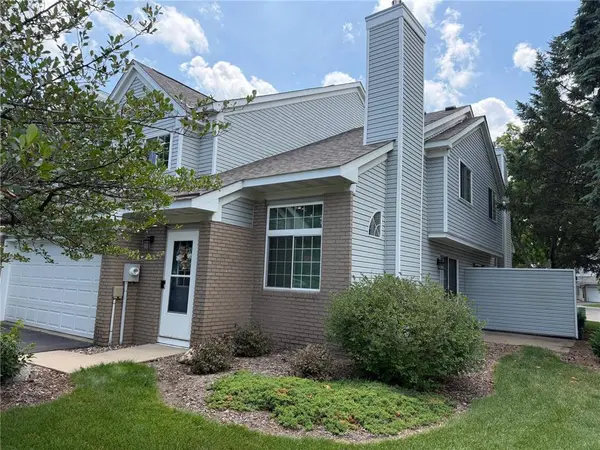 510 Lovell Ave W #4, Roseville, MN 55113-4617