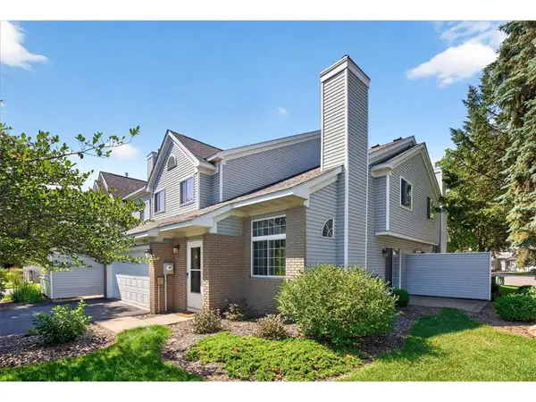 510 Lovell Ave W #4, Roseville, MN 55113-4617