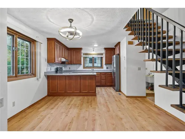 2023 Parkside Dr, St Paul, MN 55119-4673