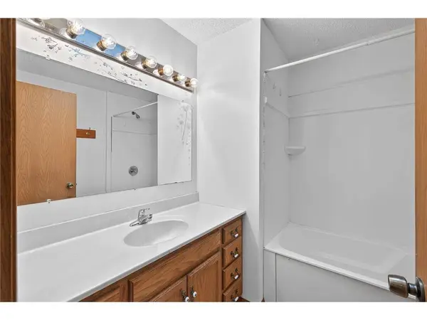 2023 Parkside Dr, St Paul, MN 55119-4673
