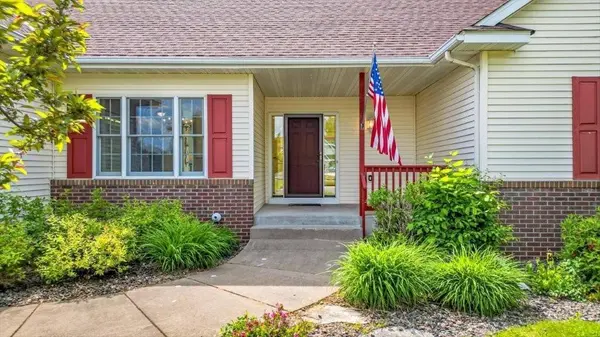 29673 Shoreview Cir, Lindstrom, MN 55045-7029