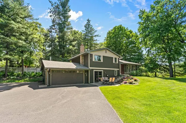 100 Puma LN, Mahtomedi, MN 55115