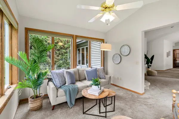 2556 Sumac RDG, White Bear Lake, MN 55110