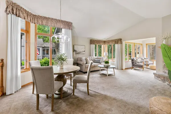 2556 Sumac RDG, White Bear Lake, MN 55110