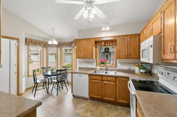 2556 Sumac RDG, White Bear Lake, MN 55110