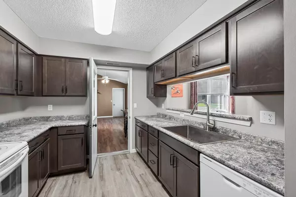 15880 Griffon PATH, Apple Valley, MN 55124