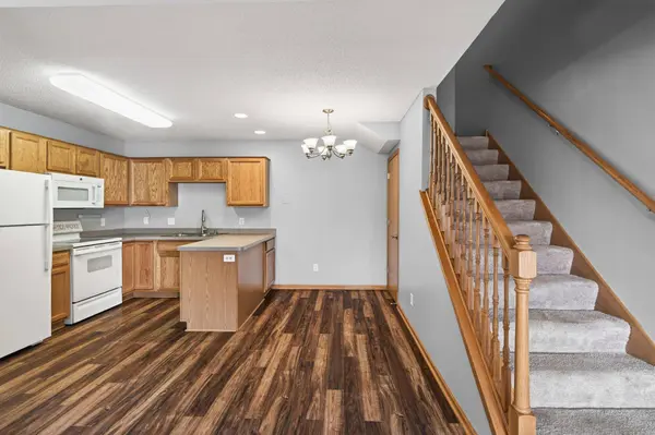 874 Gannon DR, Shakopee, MN 55379