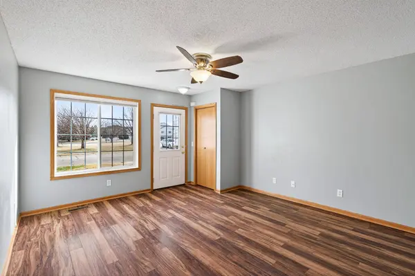 874 Gannon DR, Shakopee, MN 55379