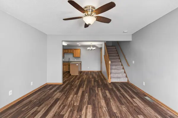 874 Gannon DR, Shakopee, MN 55379