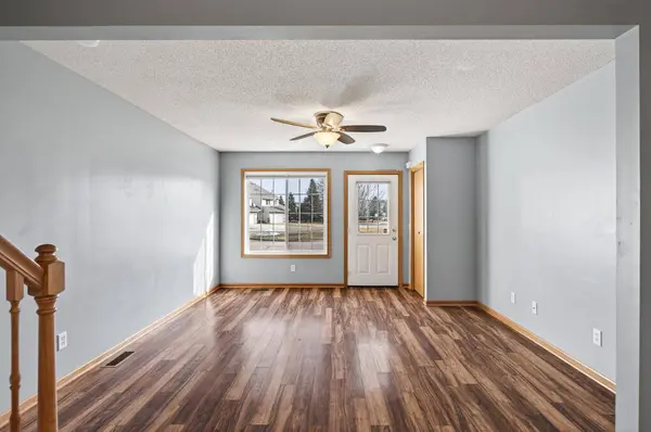 874 Gannon DR, Shakopee, MN 55379