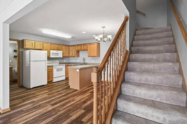 874 Gannon DR, Shakopee, MN 55379