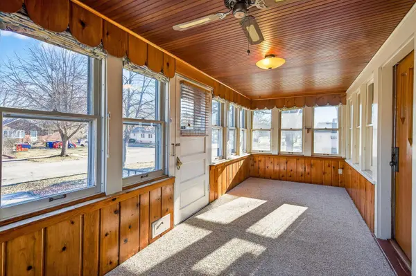 1952 Orange AVE E, Saint Paul, MN 55119