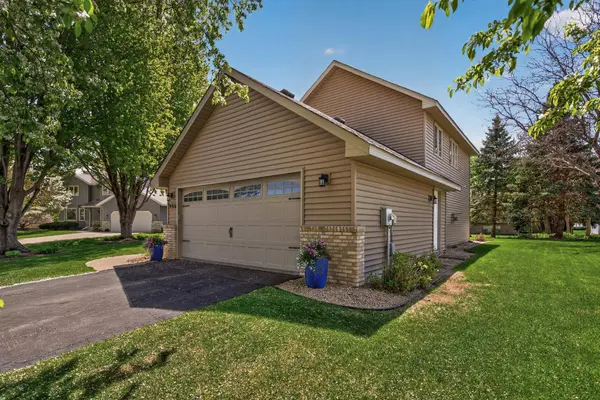 956 Trillium CT, Eagan, MN 55123