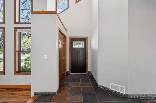 8750 Hunters WAY, Apple Valley, MN 55124
