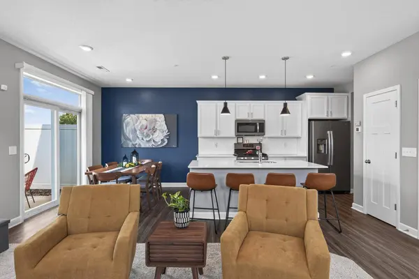 1852 Tyrone DR, Shakopee, MN 55379
