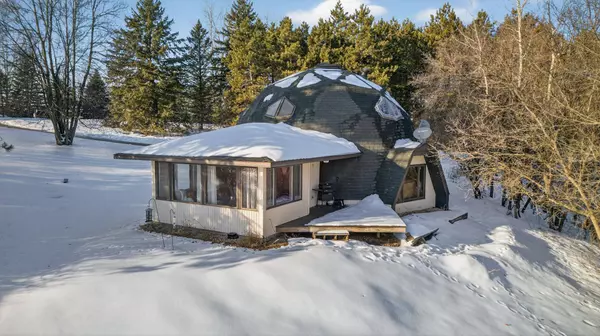 38501 Woodduck LN, North Branch, MN 55056