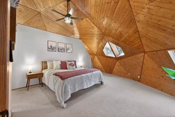 38501 Woodduck LN, North Branch, MN 55056