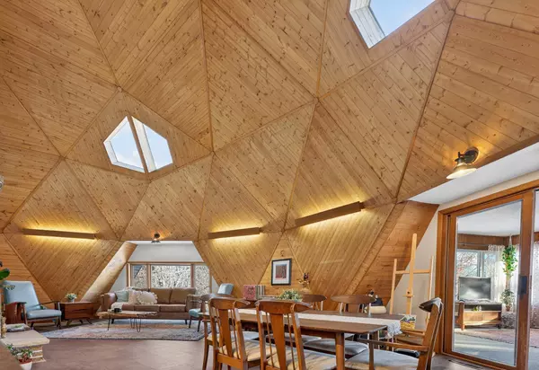 38501 Woodduck LN, North Branch, MN 55056