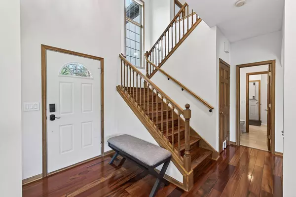 2545 Hillwood DR E, Maplewood, MN 55119