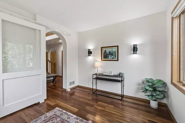 2545 Hillwood DR E, Maplewood, MN 55119