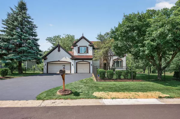 2545 Hillwood DR E, Maplewood, MN 55119