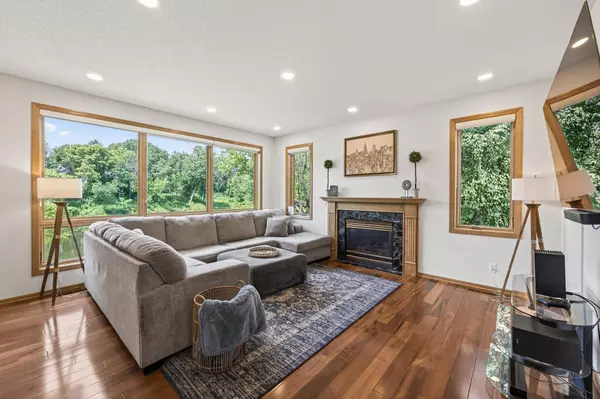 2545 Hillwood DR E, Maplewood, MN 55119