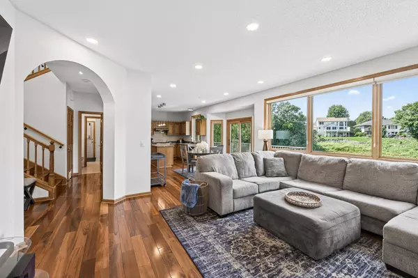 2545 Hillwood DR E, Maplewood, MN 55119