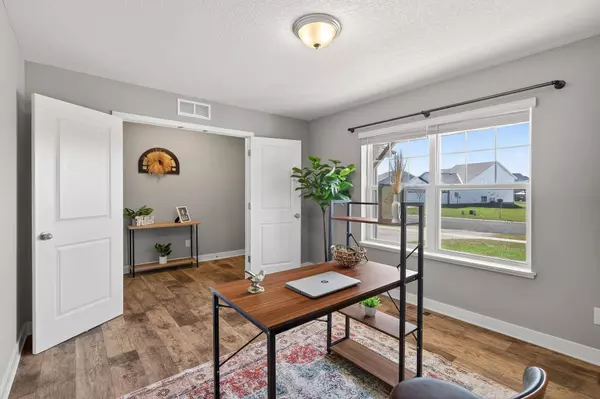 1861 Attenborough ST, Shakopee, MN 55379