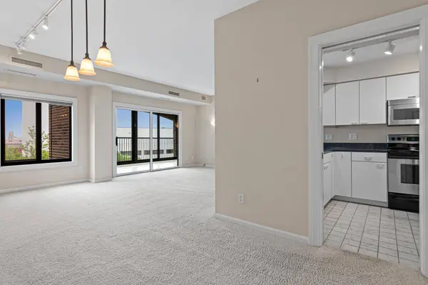 1235 Yale PL #808, Minneapolis, MN 55403