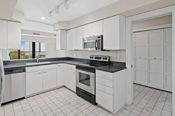 1235 Yale PL #808, Minneapolis, MN 55403