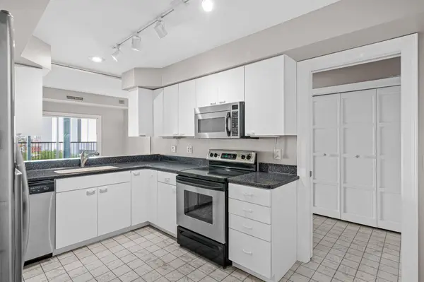 1235 Yale PL #808, Minneapolis, MN 55403