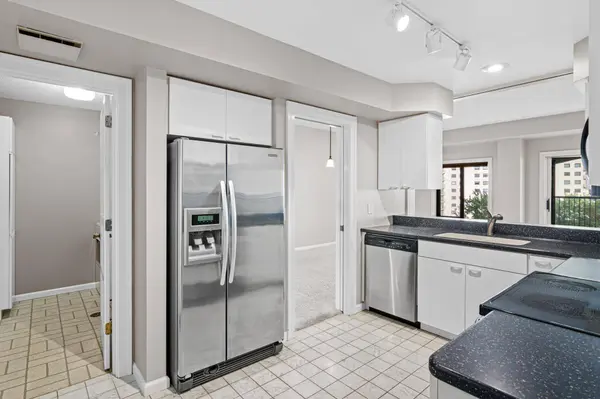 1235 Yale PL #808, Minneapolis, MN 55403