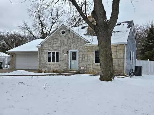 9016 Jackson AVE, Circle Pines, MN 55014