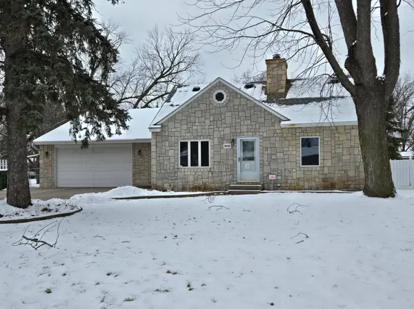 9016 Jackson AVE, Circle Pines, MN 55014