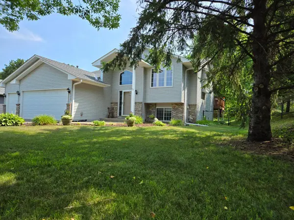 7600 Palomino LN, Lino Lakes, MN 55014