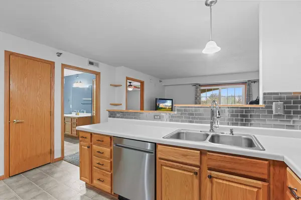 15570 Linnet ST NW #2-305, Andover, MN 55304